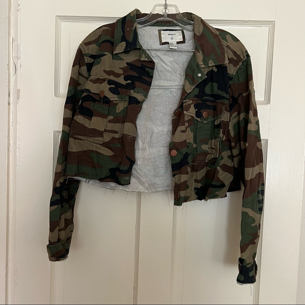 Camo cropped denim jacket, size M